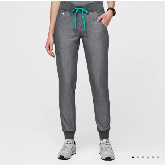 FIGS - Scrubs Top and Bottom Set - Picture 2 of 12